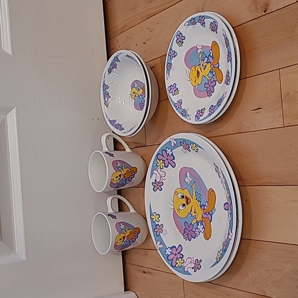 Gibson Looney Tunes tweety bird hearts/flowers plates, bowls, and mugs - Picture 1 of 8